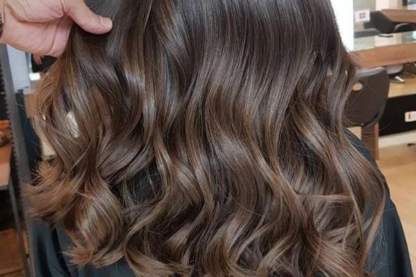 رنگ شکلاتی دودی تیره برای موها