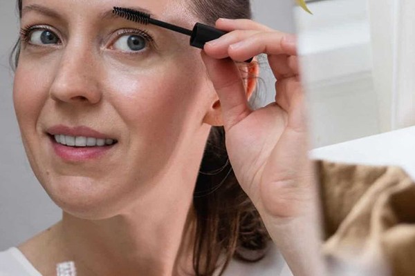 ابروهای پرپشت با استفاده از روغن کرچک