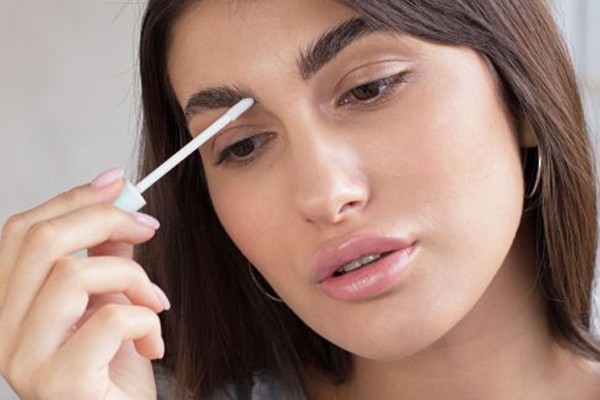 خواص روغن کرچک برای ابرو