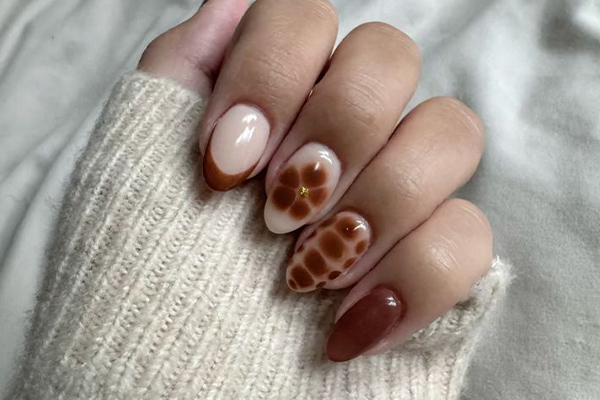 طراحی ناخن با بلومینگ ژل