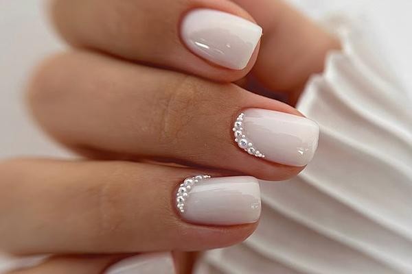 ایده ناخن برای عروس با نگین  