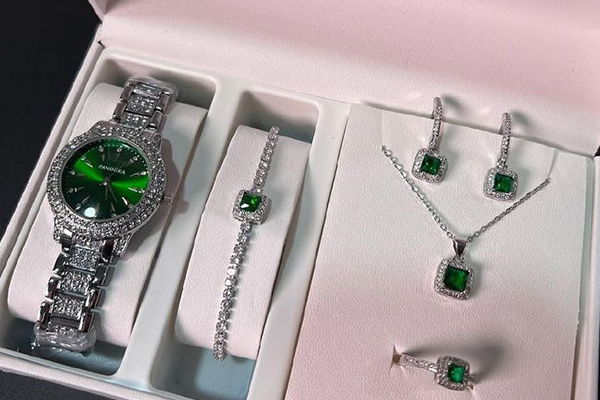 انتخاب اکسسوری و زیورآلات برای چمدان عروس