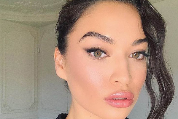 ابرو قوسدار هالیوودی