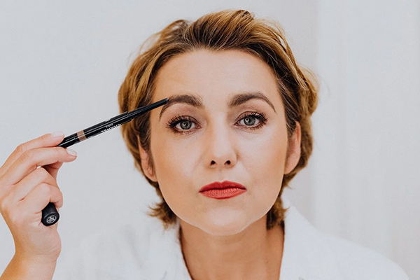 ابرو قوسدار عروس