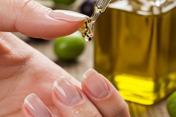 استفاده از روغن نارگیل برای ناخن