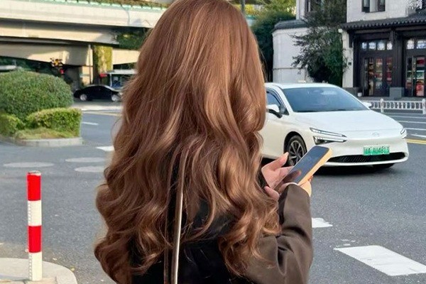 رنگ مو شکلاتی روشن