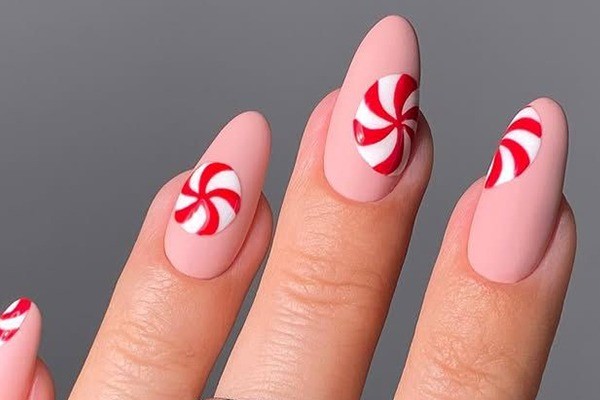 طرح ناخن کریسمسی آب‌نباتی