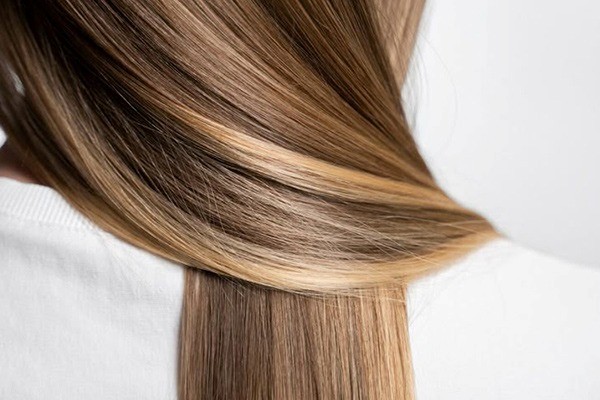 موهایی درخشان با استفاده از شامپو کراتین