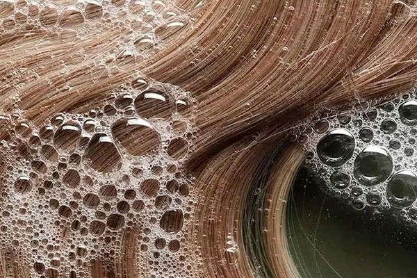 موهایی صاف با بهترین شامپو کراتین