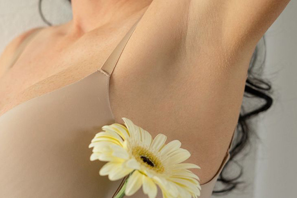 روش استفاده از ژیلت برای زیر بغل