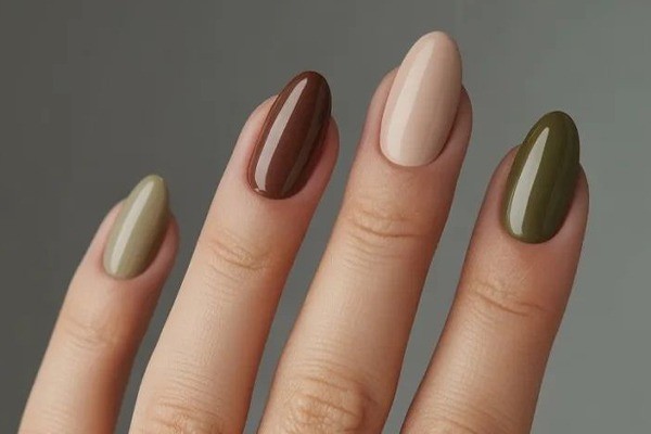 رنگ لاک‌های هم‌خانواده برای کارمندها 