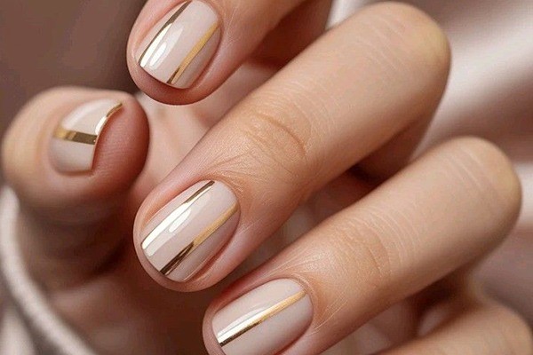 طرح ناخن کارمندی مینیمال خطی