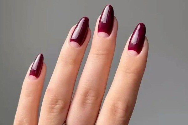 مدل ناخن کارمندی نیم ماه 