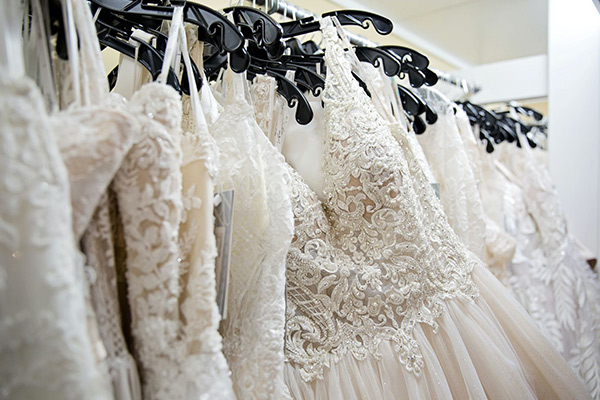 خرید لباس برای عروس برای بله برون