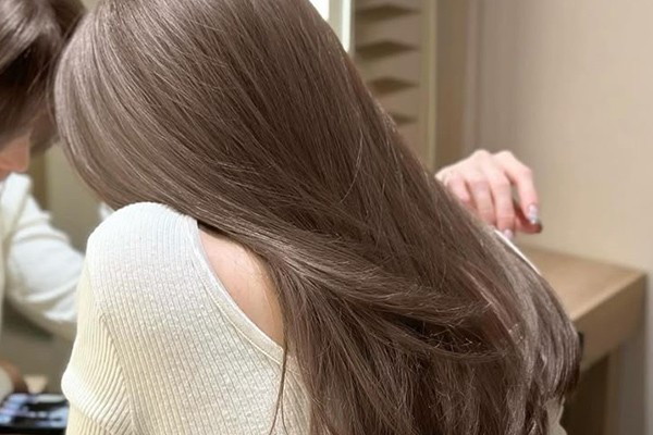 رنگ زیتونی؛ رنگ مو دخترانه ترند 