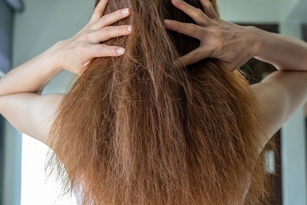 بررسی علت و درمان کدر شدن مو 