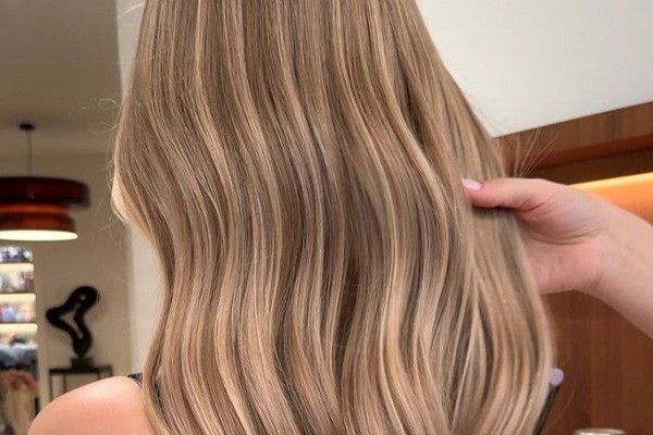 رنگ مو عسلی روشن 