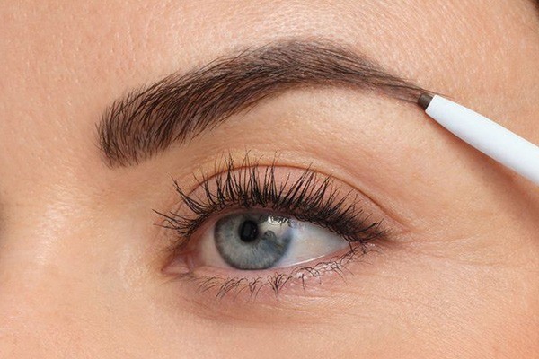 طرز استفاده از مداد هاشور ابرو