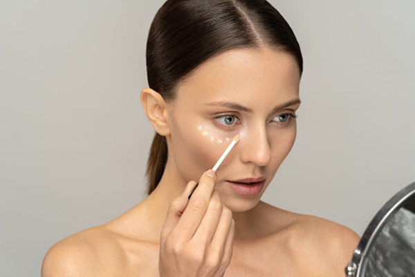 اموزش استفاده از کانسیلر برای صورت قلبی