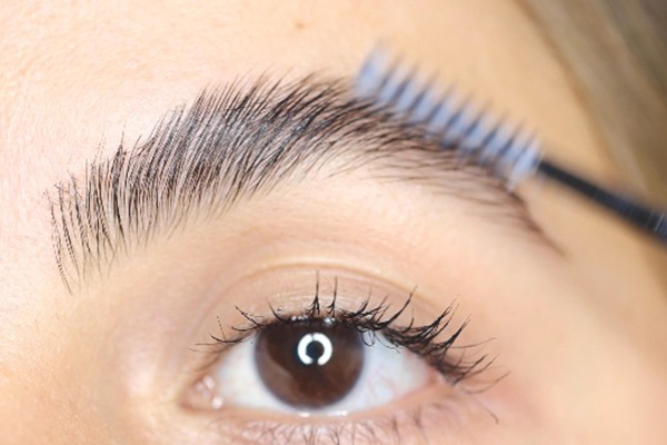 نحوه زدن ژل ابرو 