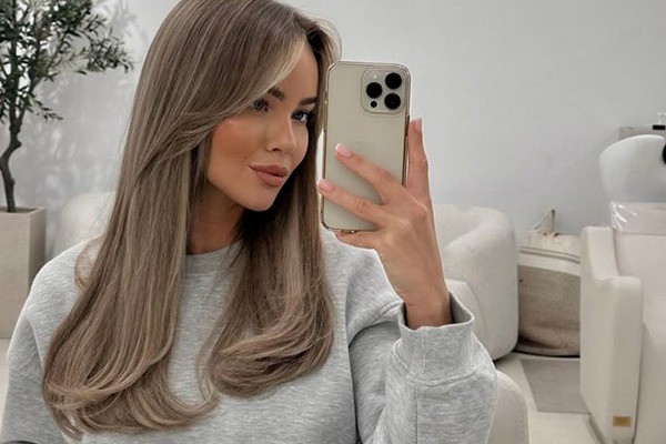 رنگ موی نسکافه ای روشن با دکلره