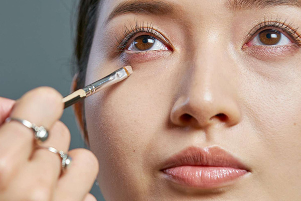 میکاپ پلک پف دار و چشم افتاده 