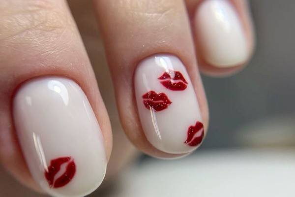 طرح ناخن لب