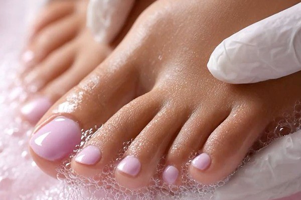 پدیکور خیس کلاسیک