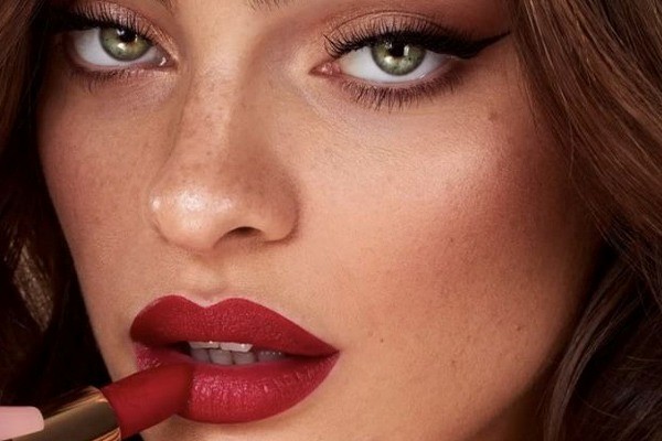 معرفی بهترین رنگ رژ برای انواع پوست