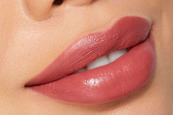 رژ لب رنگ هلویی