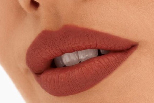 رژلب آجری برای پوست سبزه