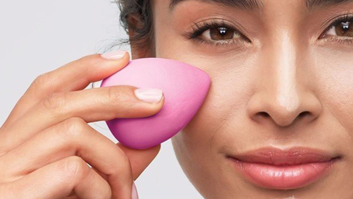  علت ماسیدن کرم پودر روی صورت 