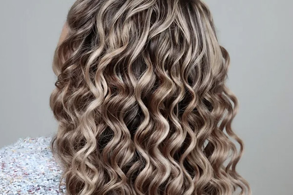 براشینگ و کرلی باکیفیت در مرکز زیبایی بارانا بدون آسیب به موها