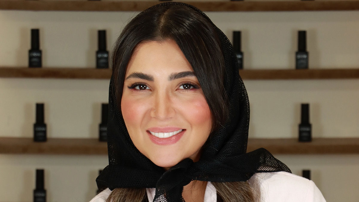 آموزش کاشت ناخن